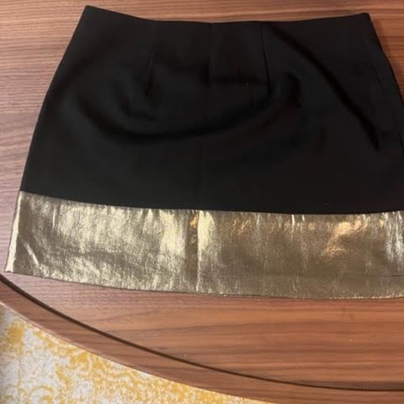 Express Black and Gold Mini Skirt - Size 6 - Picture 3 of 5